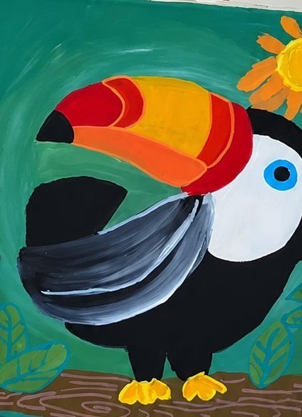 Pintura de um tucano sobre fundo verde, com um sol amarelo